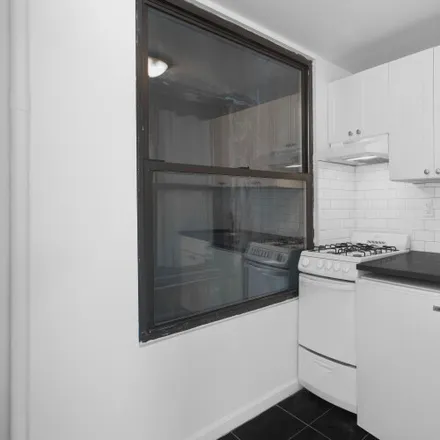 Image 3 - 22 Cornelia St, Unit 10A - Apartment for rent