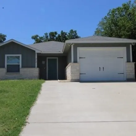 Rent this 3 bed house on 912 S 25th St in Copperas Cove, Texas