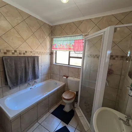 Image 7 - Eeufees Road, Bayswater, Bloemfontein, 9300, South Africa - Townhouse for rent