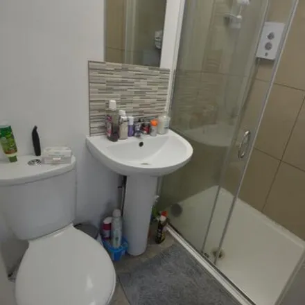 Image 7 - Back Wetherby Grove, Leeds, LS4 2JH, United Kingdom - Townhouse for rent