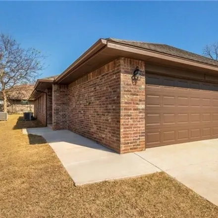 Rent this 3 bed house on 500 North Santa Fe Avenue in Edmond, OK 73034
