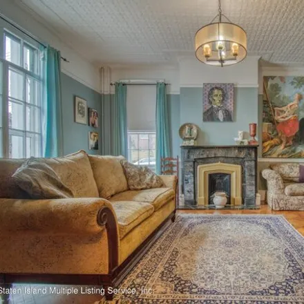 Image 4 - 172 Saint Pauls Avenue, New York, NY 10301, USA - House for sale