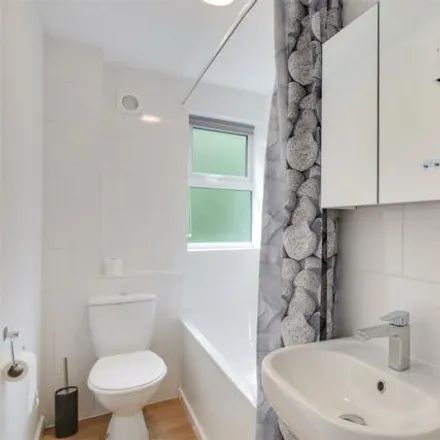 Image 3 - Smarts Green, Cheshunt, EN7 6BB, United Kingdom - Apartment for rent