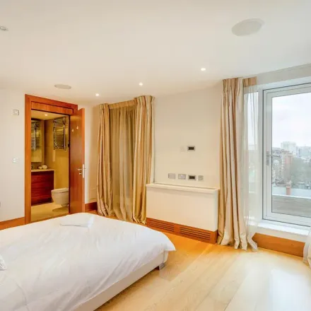 Rent this 3 bed apartment on Baker Street Station in Baker Street, London