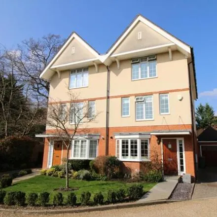 Buy this 4 bed duplex on Winchester Close in London, BR2 0PX