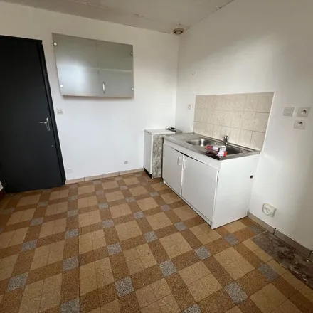 Image 4 - 1 Avenue Charles de Gaulle, 03100 Montluçon, France - Apartment for rent