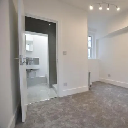 Image 3 - 15 Vaughan Road, Myatt's Fields, London, SE5 9NZ, United Kingdom - Apartment for rent