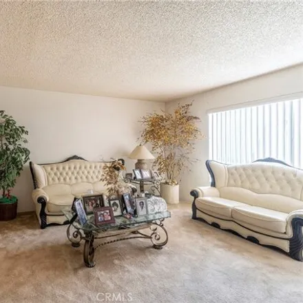 Image 4 - 10954 Lillian Lane, Workman, South Gate, CA 90280, USA - Townhouse for sale