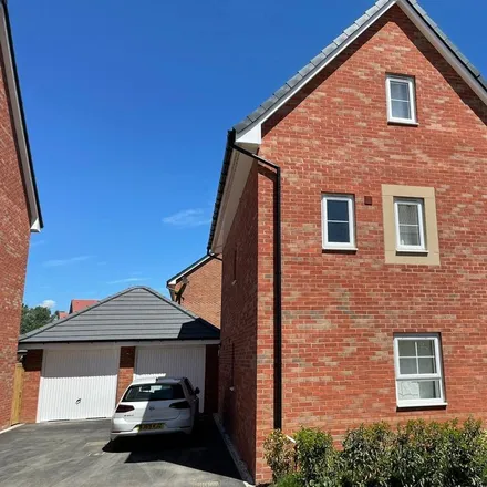 Image 3 - 11 Fieldfare Way, Coventry, CV4 8DX, United Kingdom - House for rent