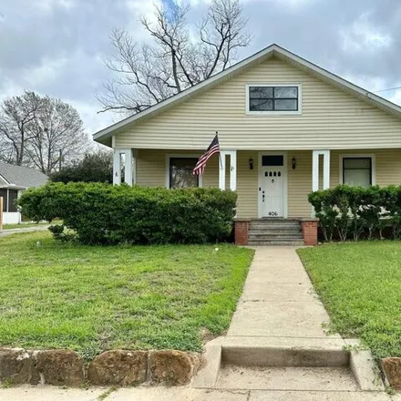 Buy this 3 bed house on 482 North 7th Street in Crockett, TX 75835