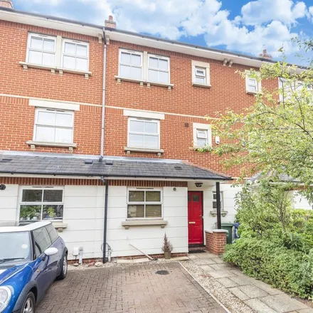 Rent this 4 bed townhouse on Saïd Business School in Park End Street, Oxford