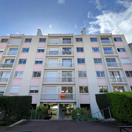 Rent this 2 bed apartment on 11 Rue de l’Eglise in 92380 Garches, France