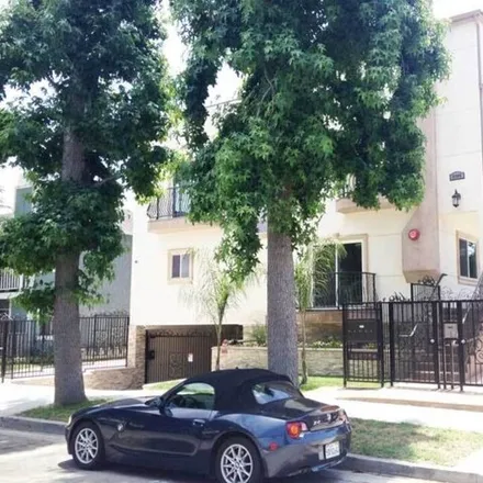 Rent this 3 bed townhouse on 10907 Otsego Street in Los Angeles, CA 91601