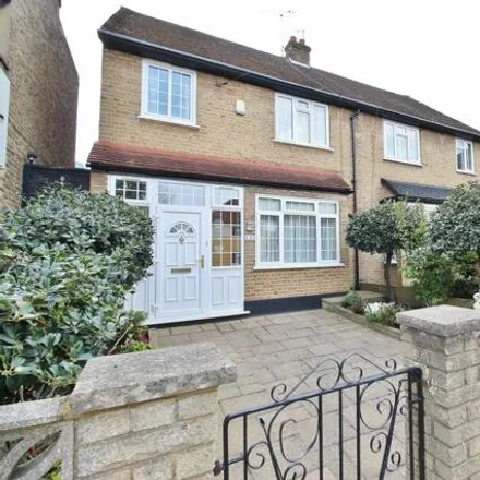 Buy this 3 bed duplex on Weavers Close in London, TW7 6EH