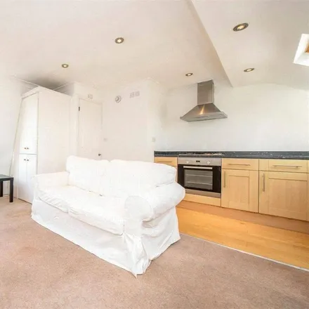 Rent this 3 bed apartment on Broughton Street in London, SW8 3RW