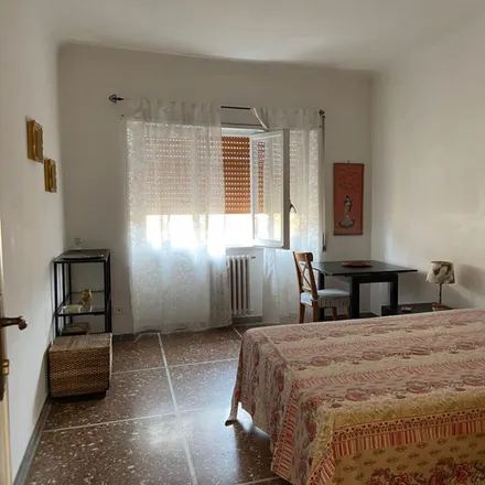 Rent this 3 bed room on la Taverna del Vicolo in Via Pietro Mengoli, 7