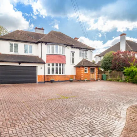 Rent this 5 bed house on Shirley Avenue in London, SM2 7QS