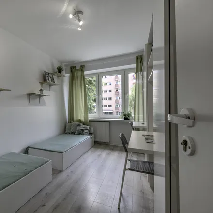 Rent this 3 bed room on Niegocińska 5 in 02-698 Warsaw, Poland