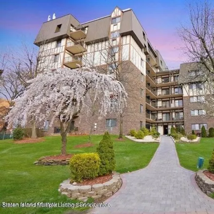 Buy this 1 bed apartment on 105 Windham Loop in New York, NY 10314