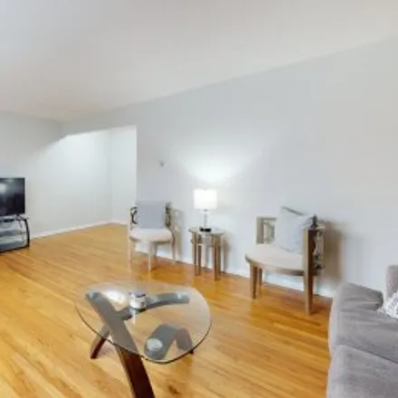 Buy this 2 bed apartment on #3,93 Marion Street in South West, Hartford