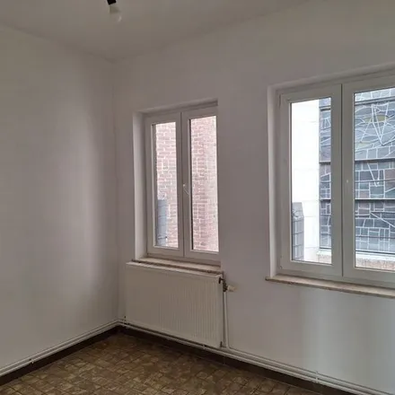 Image 8 - Place Vauban 23, 6000 Charleroi, Belgium - Apartment for rent