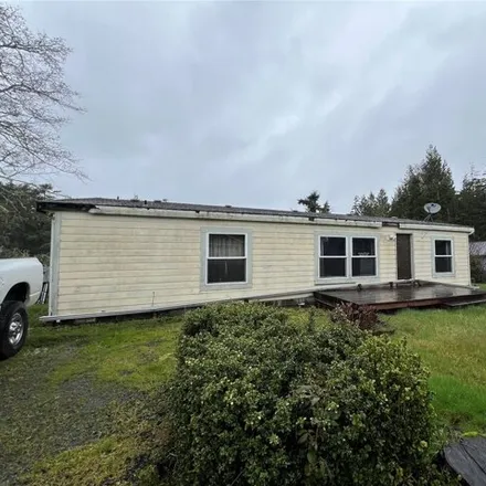 Buy this studio apartment on 2704 224th Street in Pacific County, WA 98640
