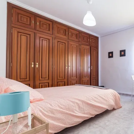 Image 1 - Carrer de Sant Guillem, 46009 Valencia, Spain - Room for rent