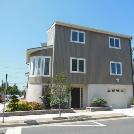 Rent this 3 bed house on 216 North Princeton Avenue in Ventnor City, NJ 08406