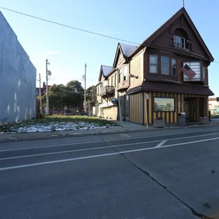 Image 2 - Gold Rush Chicken, 2625, 2627 West North Avenue, Milwaukee, WI 53205, USA - House for sale