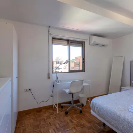 Rent this 1studio room on Carrer de Sèneca in 46021 Valencia, Spain