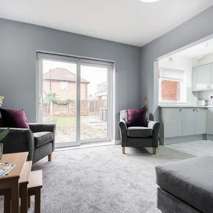 Rent this 4 bed duplex on 294 Queens Road in Beeston, NG9 1JA