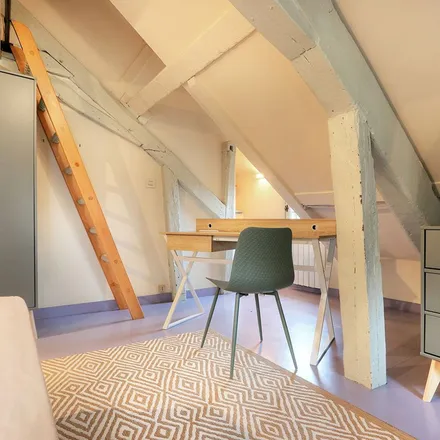 Rent this 2 bed apartment on Centre commercial Le Churchill in Rue de Bourgogne, 35043 Rennes