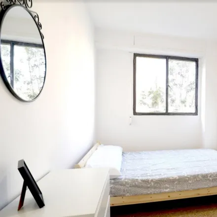 Rent this 5 bed room on Carrer d'Alboraia in 65, 46010 Valencia
