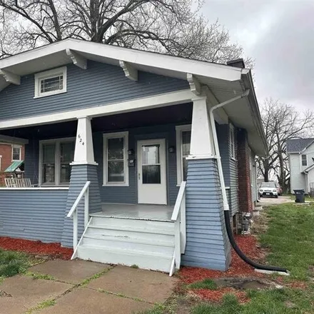 Buy this 2 bed house on 698 Summer Street in Burlington, IA 52601