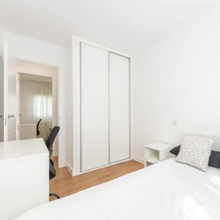 Image 3 - Madrid, Calle de Jimena, 28025 Madrid - Room for rent