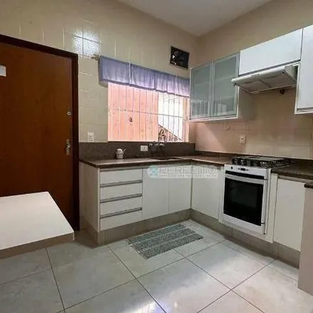 Rent this 4 bed house on Rua Governador Valadares in Presidente, Londrina - PR