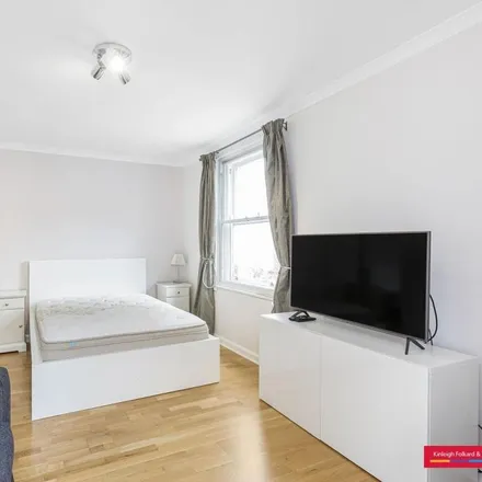 Rent this studio apartment on 167 Gloucester Place in London, NW1 6DX