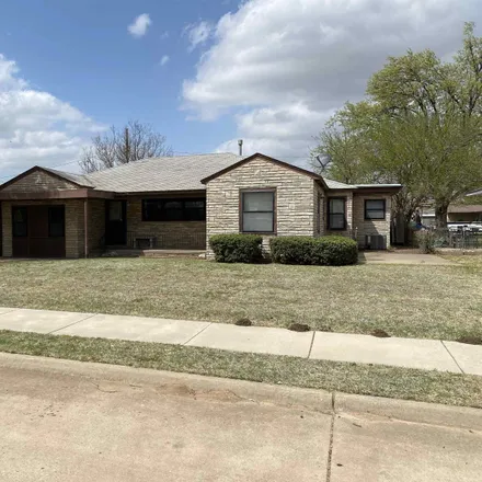 Buy this 3 bed house on 2614 West Broadway Avenue in Enid, OK 73703