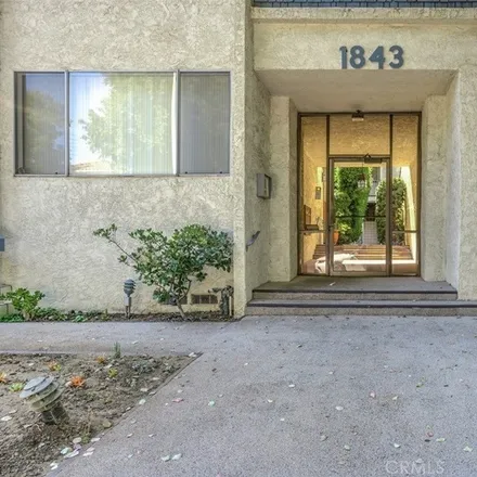 Rent this 3 bed condo on 1843 Barry Avenue in Los Angeles, CA 90025