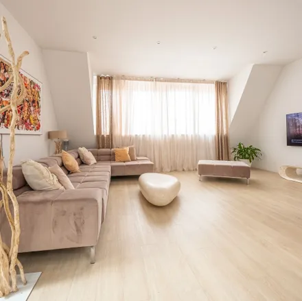 Rent this 4 bed apartment on LuuKhanh in Grunewaldstraße 35, 10823 Berlin