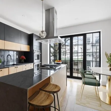 Image 2 - 545A Quincy Street, New York, NY 11221, USA - Townhouse for sale