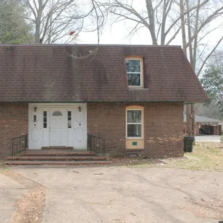 Buy this 6 bed house on 175 South Parkway Street in Dresden, TN 38225