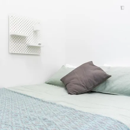 Rent this 6 bed room on Chiesa di San Patrizio a Villa Ludovisi in Via Abruzzi, 00187 Rome RM