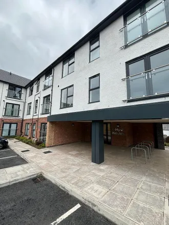 Rent this 2 bed apartment on St Peters Close in Heswall, CH60 0DU