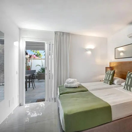 Rent this 16 bed house on Arona in Santa Cruz de Tenerife, Spain