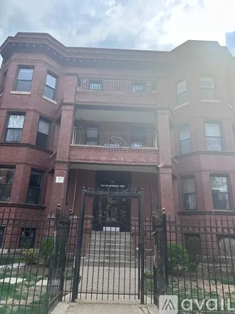 Rent this 3 bed apartment on 4927 North Winthrop Avenue