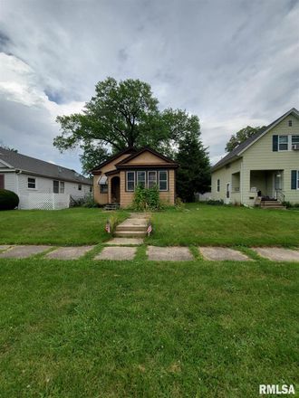 Rent this 2 bed house on 2314 6th Street Court in East Moline, IL 61244