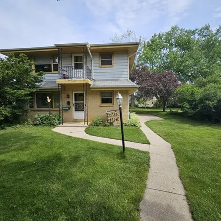 Buy this studio house on 4724 in 4726 North 88th Court, Milwaukee