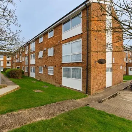 Rent this 2 bed room on Chaucer Walk in Dacorum, HP2 7PF