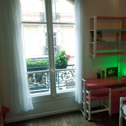 Rent this 3 bed apartment on Boulogne-Billancourt in Hauts-de-Seine, France